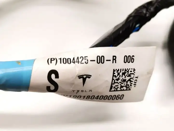 Tesla Model S (2016 - 2021) 1004425-00-R Прочая электропроводка — фото 4