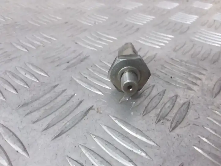 Audi A6 S6 C5 4B (2001 - 2004) 06A919081 Датчик давления масла двигателя — фото 2