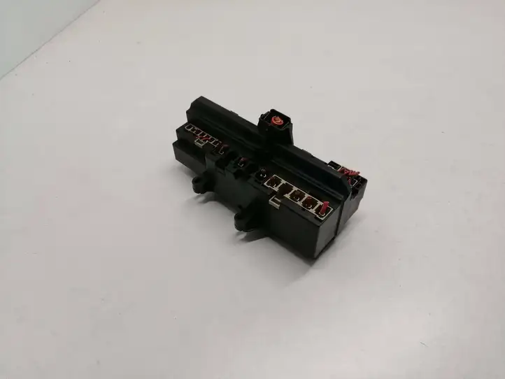 BMW 7 E65 E66 (2001 - 2008)  69005820 Блок предохранителей