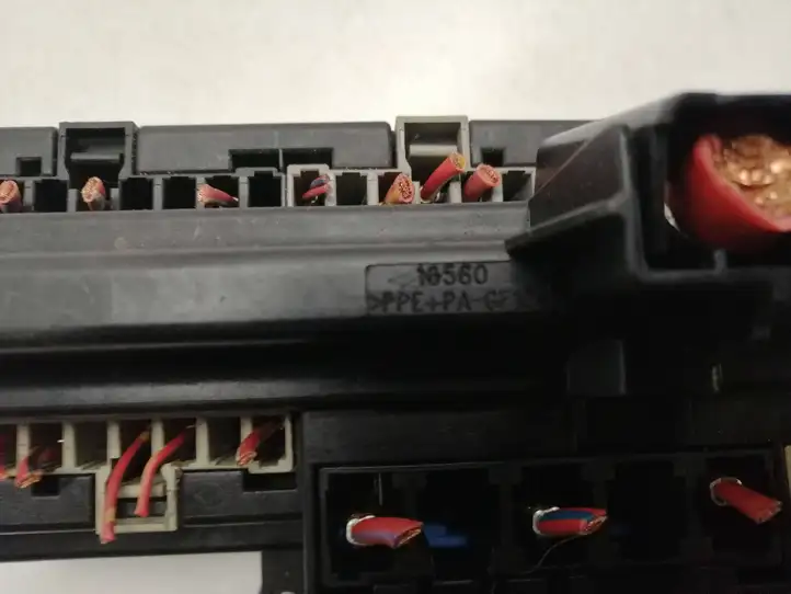 BMW 7 E65 E66 (2001 - 2008)  69005820 Блок предохранителей