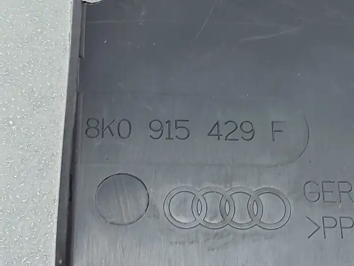 Audi A1 (2010 - 2014) 8K0915429F Крышка ящика аккумулятора — фото 3
