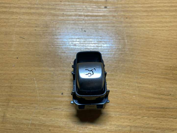Mercedes-Benz C W205 (2014 - 2021)  A2059051613 Кнопка крюка в багажнике