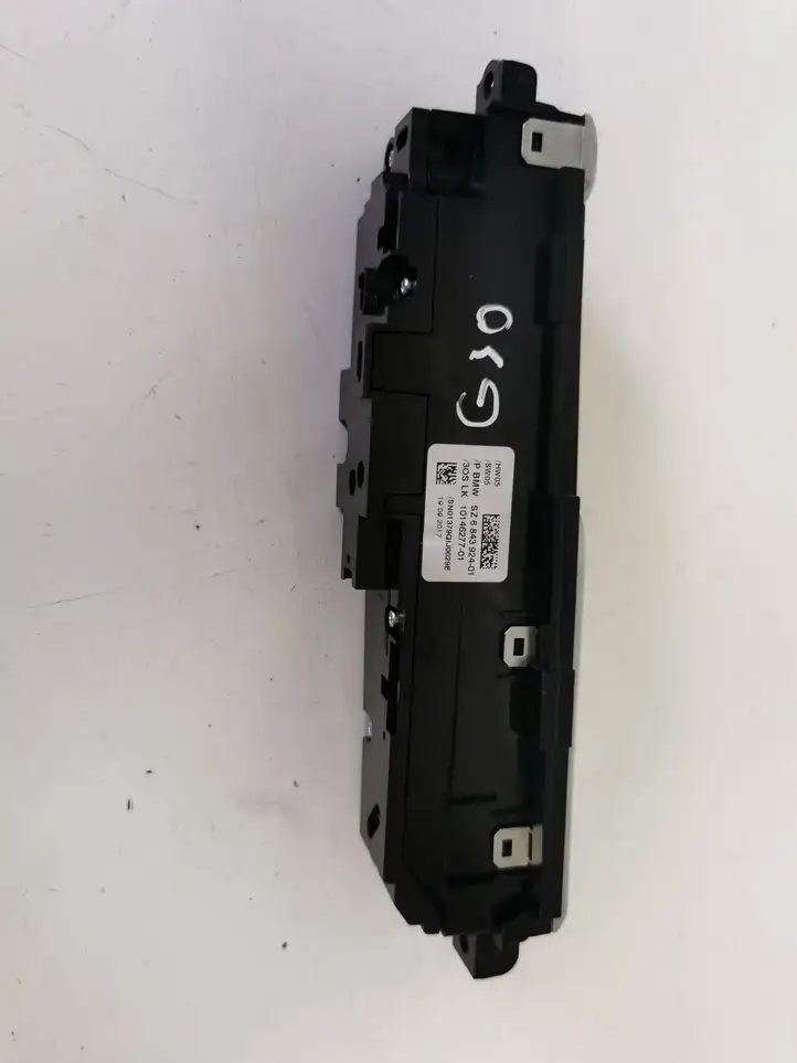 BMW 5 G30 G31 (2016 - ) 6843924 Выключатель ASR — фото 2