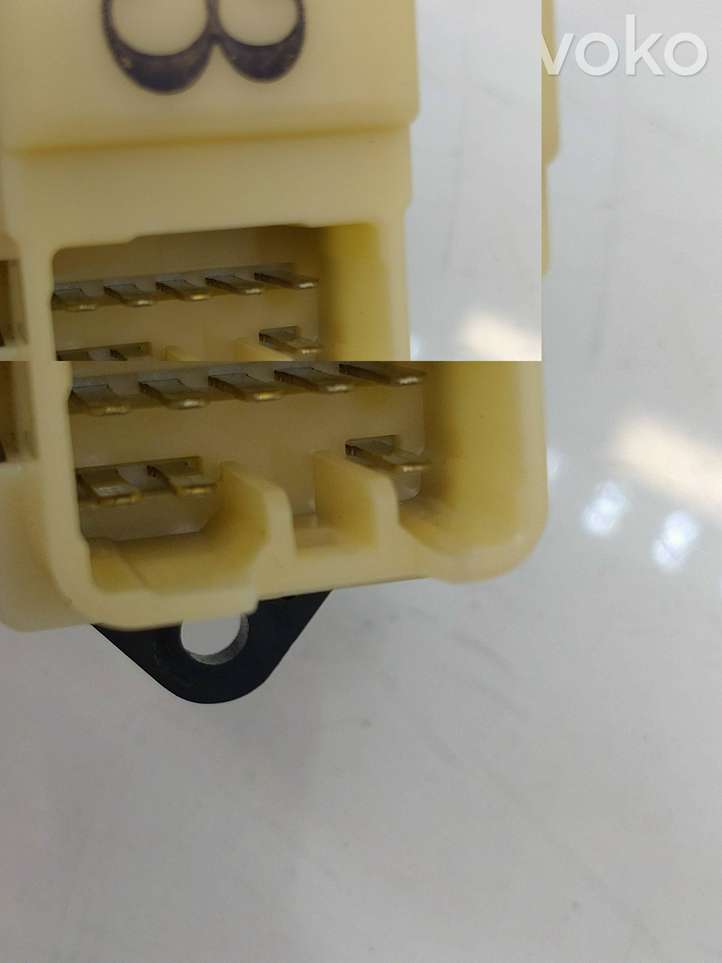 Mitsubishi Grandis (2003 - 2012)  8608A023 Кнопка стеклоподъемников