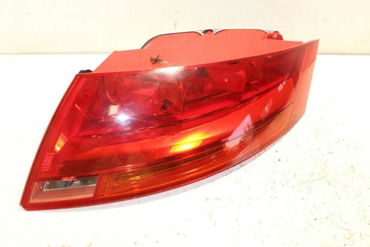Audi TT (2006 - 2010)  8J0945096B Задний фонарь в кузове