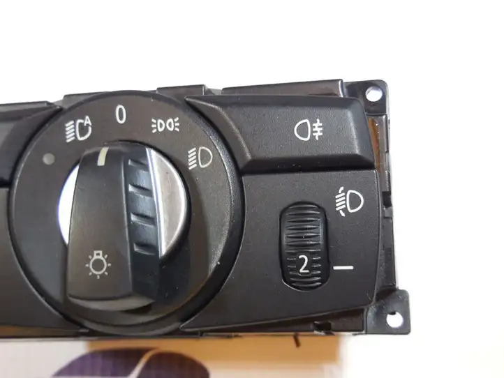 BMW 5 E60 E61 (2004 - 2010) 6988555 Включатель фонарей — фото 3