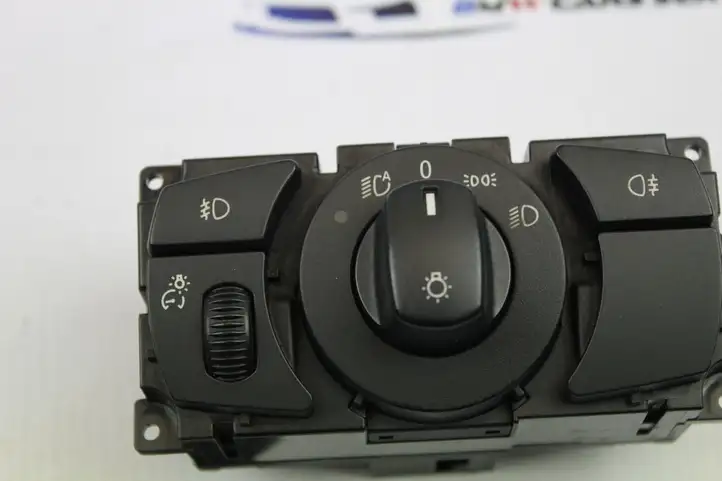 BMW 5 E60 E61 (2004 - 2010) 6953734 Включатель фонарей — фото 2