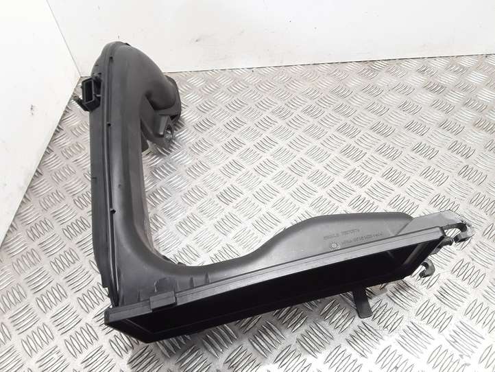 BMW 5 F10 F11 (2009 - 2016)  70570576 Коробка воздушного фильтра
