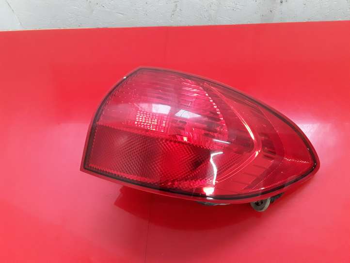 Subaru Tribeca (2007 - 2014)  1070107 Задний фонарь в кузове