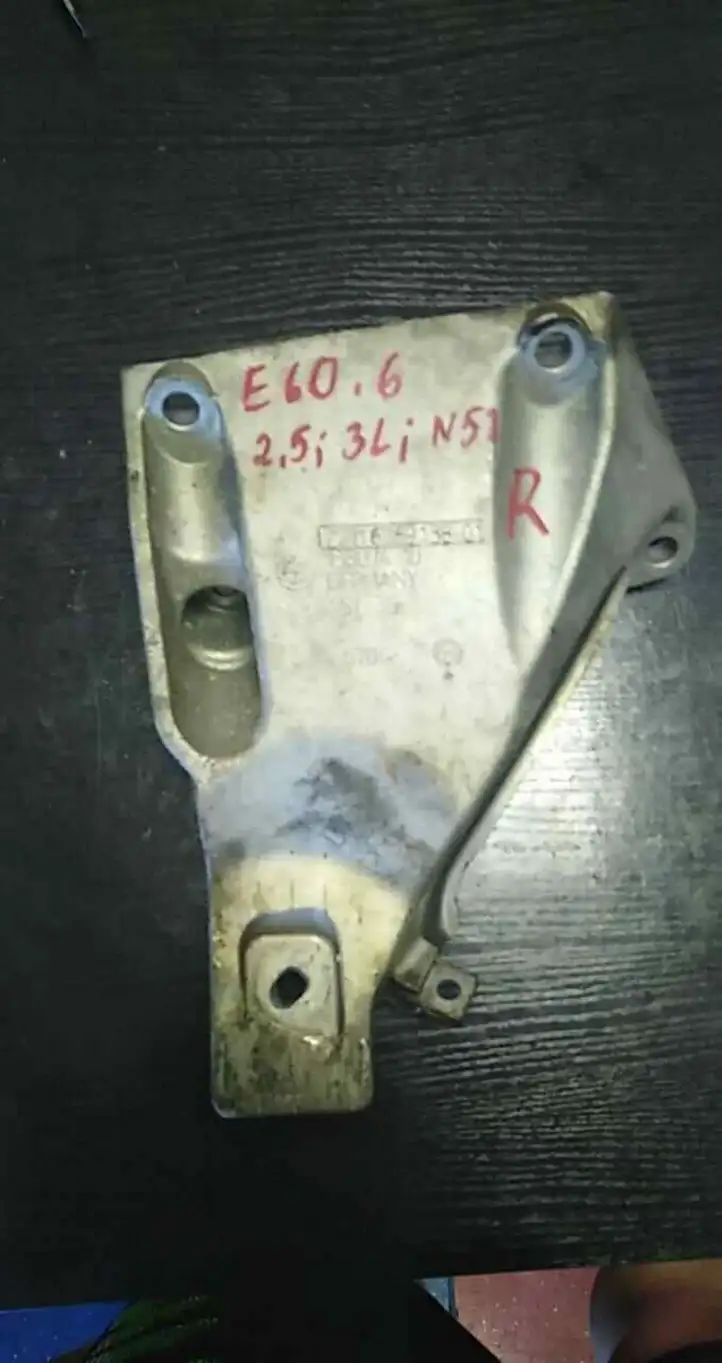 BMW 5 E60 E61 (2004 - 2010) 6761149 Кронштейн двигателя — фото 1