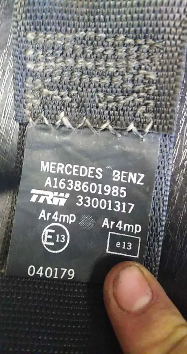 Mercedes-Benz ML W163 (1997 - 2005) A1638601985 Задний ремень безопасности — фото 2