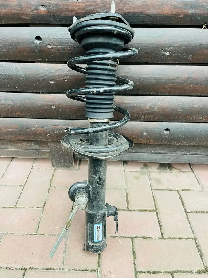 Toyota RAV 4 (XA40) (2012 - 2018) 485100R040 Передняя стойка амортизатора — фото 1