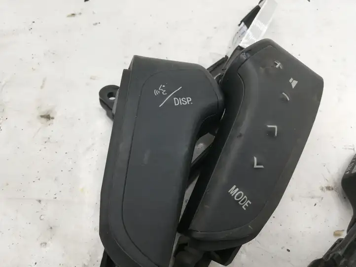 Toyota Avensis T250 (2003 - 2006) Кнопки на рулевом колесе — фото 3