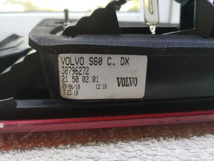 Volvo S60 (2004 - 2010) 30796272 Задний фонарь в крышке багажника — фото 3