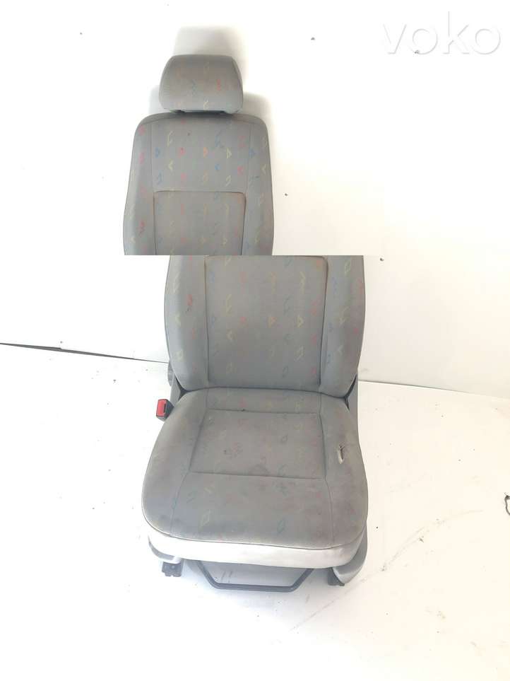 Volkswagen Transporter-Caravelle (2003 - 2009)  7H0881303E Передняя звукоизоляция