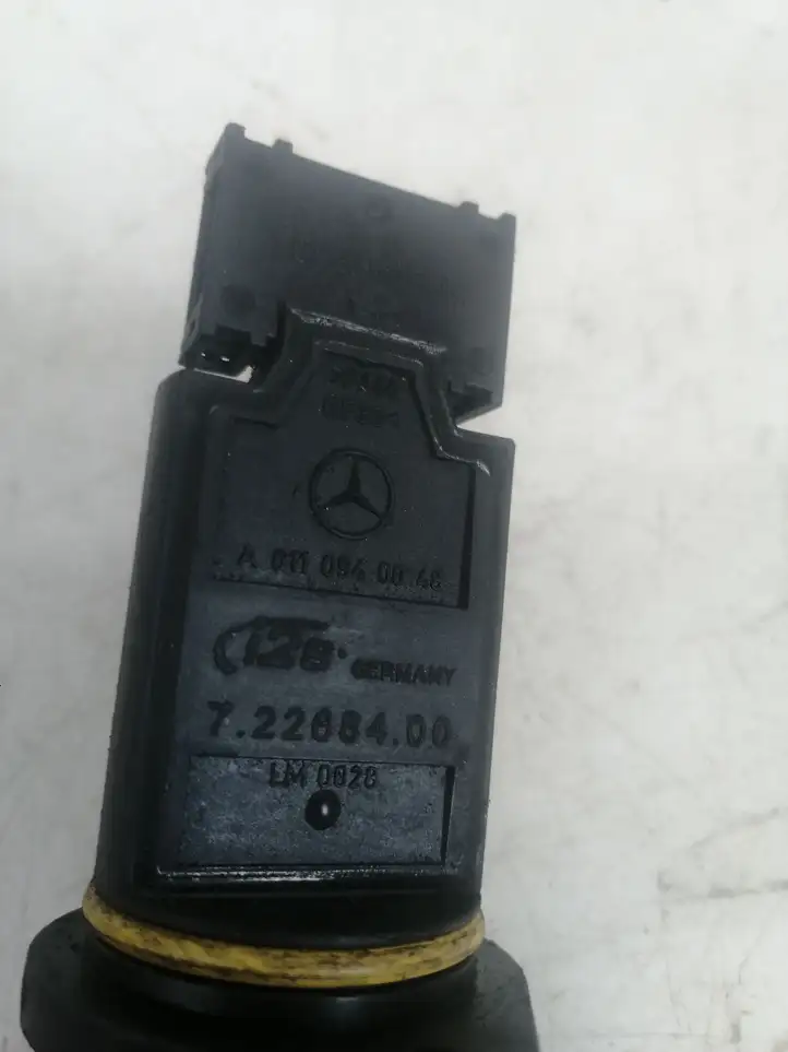 Mercedes-Benz E W211 (2002 - 2009) A6110940048 Датчик массового расхода воздуха — фото 2