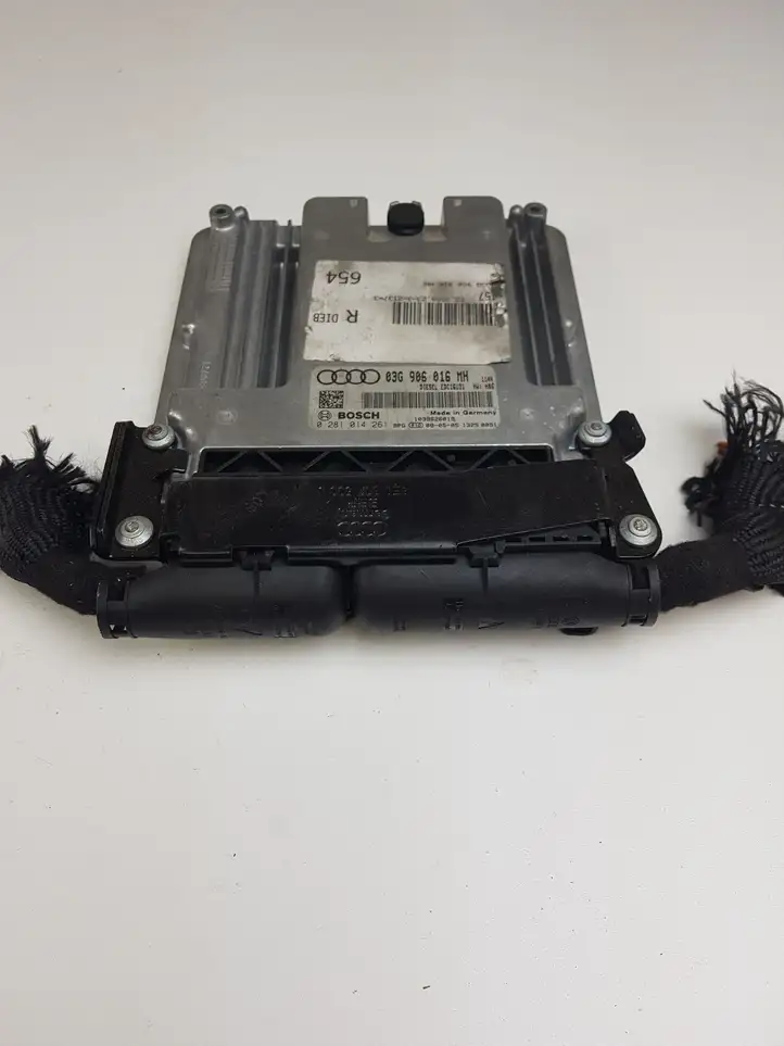 Audi A6 S6 C6 4F (2004 - 2008) Блок управления двигателем (ЭБУ) — фото 1