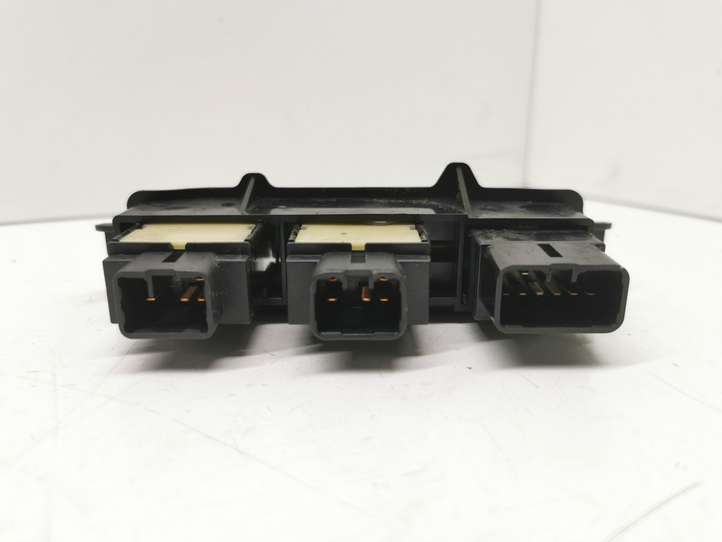 Toyota Avensis T220 (2000 - 2003)  5544620140 Включатель аварийных фонарей