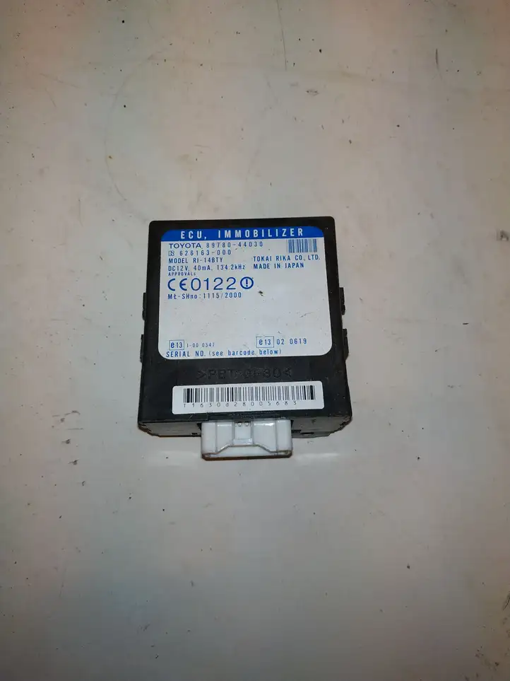 Toyota Avensis Verso (1995 - 2001) 8978044030 Блок иммобилайзера — фото 1