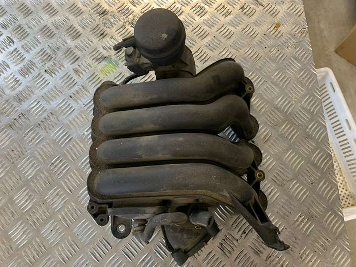 Volkswagen PASSAT B5 (1997 - 2000)  06B133210B Впускной коллектор