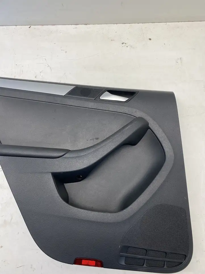 Volkswagen Jetta VI (2011 - 2018) 5C6867211 Обшивка задней двери — фото 2