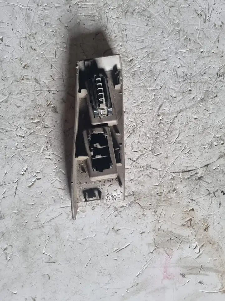 Renault Master II (2004 - 2010) 7700351693D Кнопка стеклоподъемников — фото 3