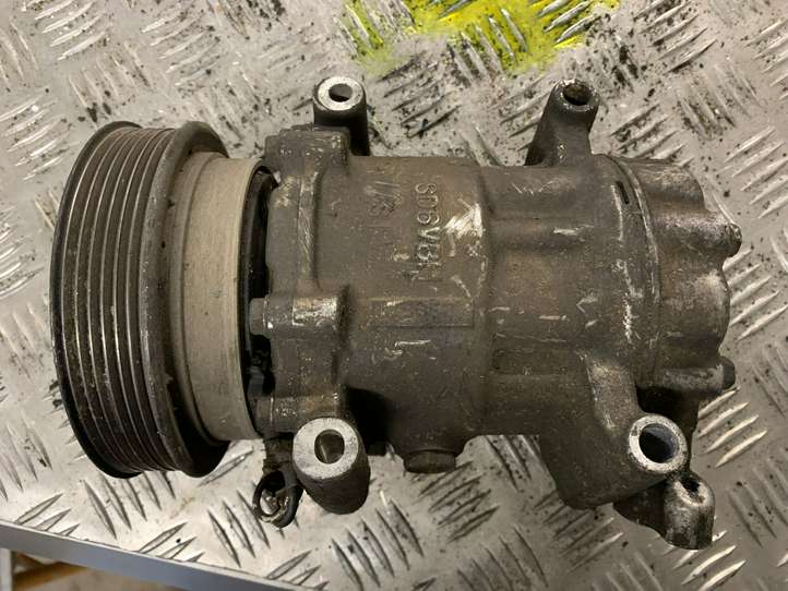 Renault Clio II (2001 - 2005)  8200315744 Компрессор (насос) кондиционера воздуха