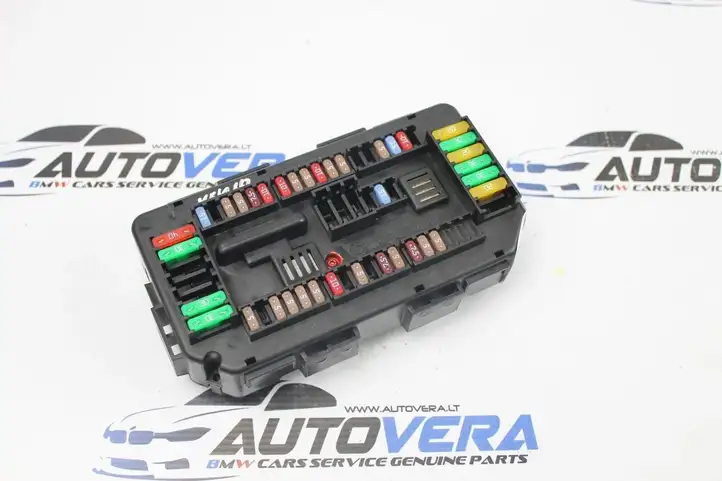 BMW 3 F30 F35 F31 (2012 - 2018) 9389068 Блок предохранителей — фото 1