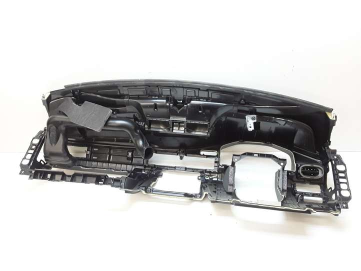 Volvo V70 (2007 - 2013)   Панель