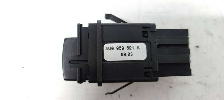 Skoda Superb B5 (3U) (2001 - 2008)  3U0959621A Включатель обогрева стекла с помощью электричества