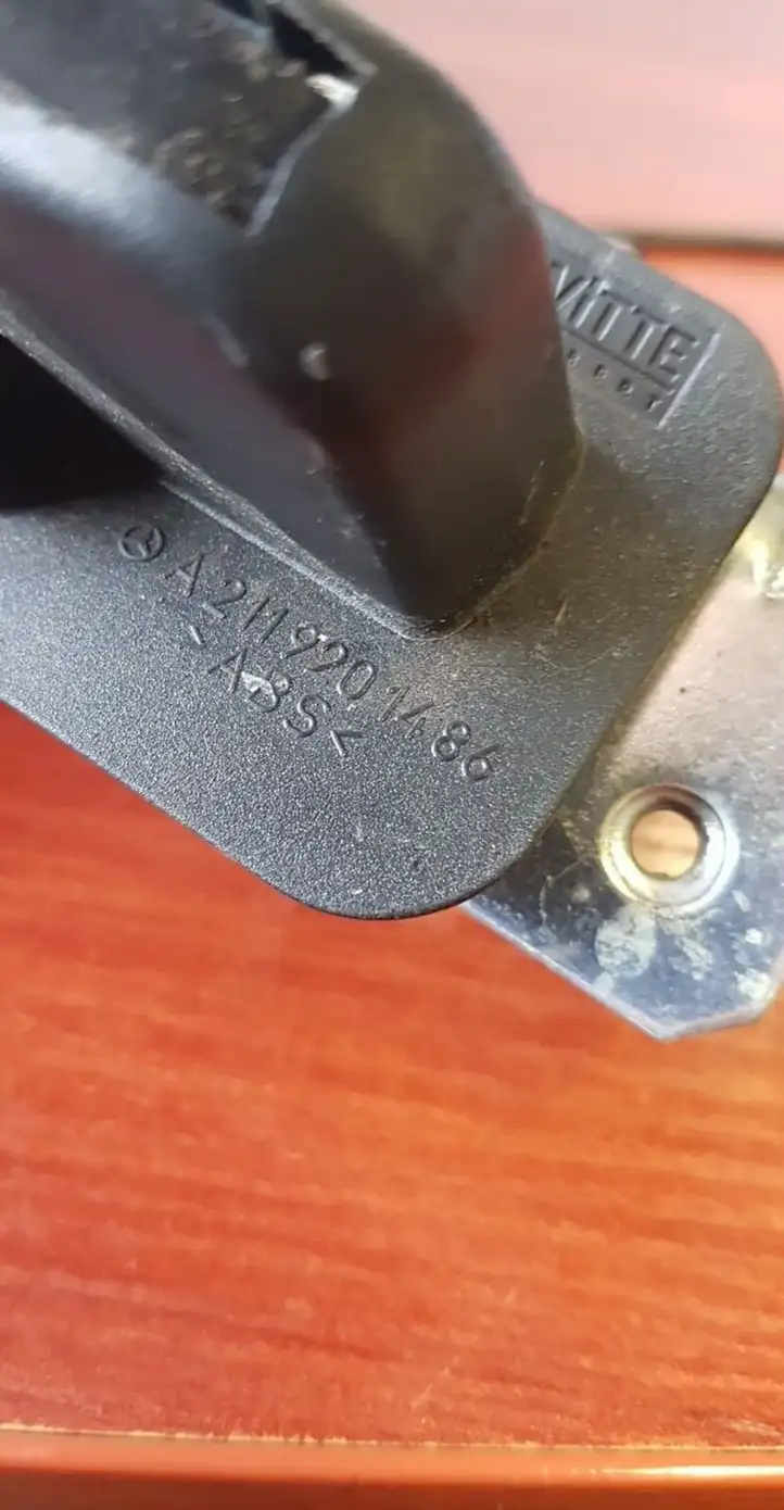 Mercedes-Benz E W211 (2002 - 2009) A2119201486 Замок спинки сиденья — фото 2