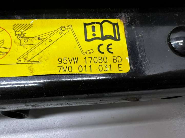 Seat Alhambra (2000 - 2010)  7M0011031E Домкрат (данкрат)
