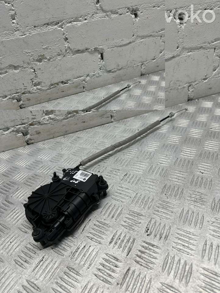 BMW X5 F15 (2013 - 2017)  16367210 Притягиватель задней крышки