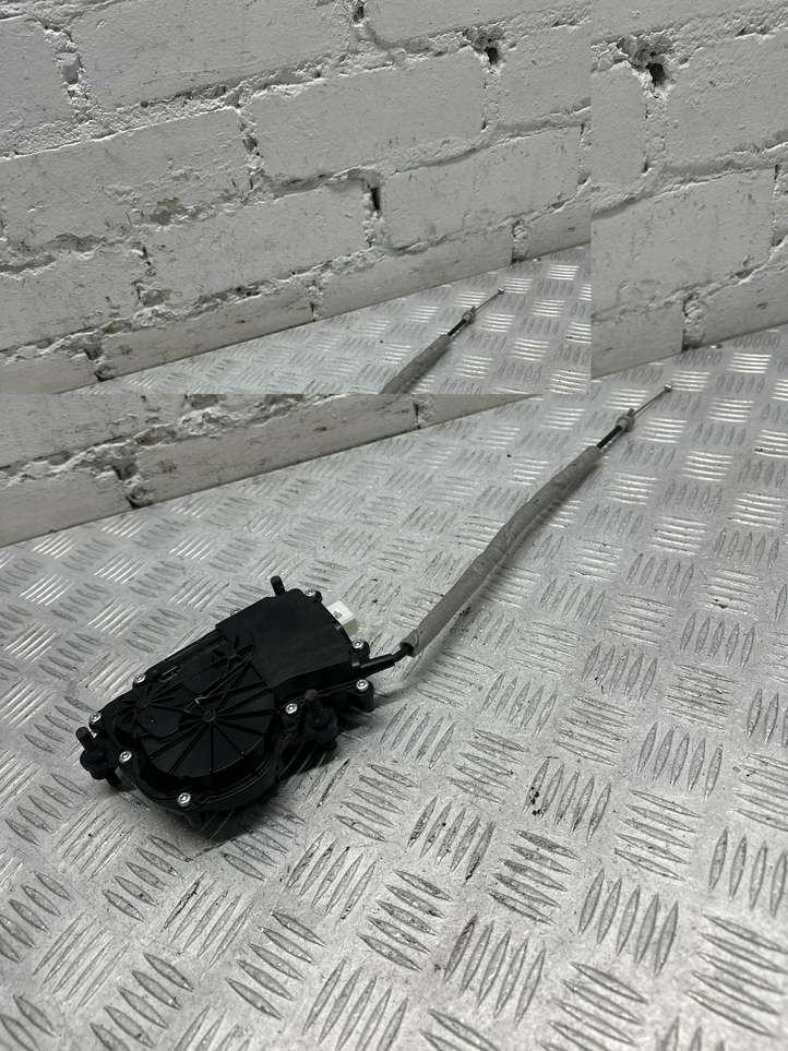 BMW X5 F15 (2013 - 2017)  16367210 Притягиватель задней крышки