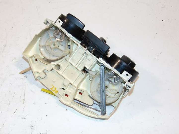 Skoda Octavia Mk1 (1U) (1996 - 2004)  1J0819045E Блок управления кондиционера воздуха / климата/ печки (в салоне)