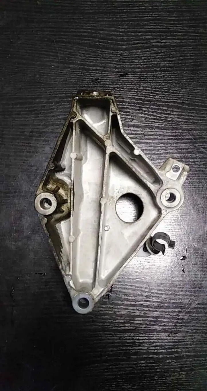 BMW 3 E90 E91 (2005 - 2012) 6775041 Кронштейн двигателя — фото 2