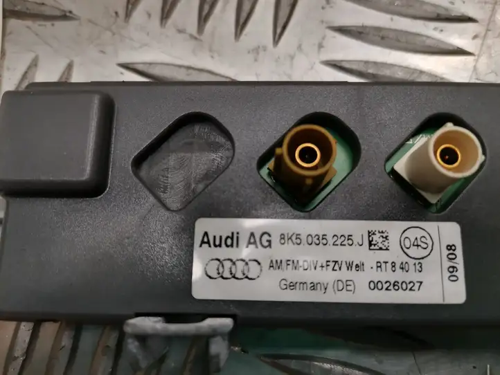 Audi A4 S4 B8 8K (2007 - 2011) 8K5035225J Усилитель антенны — фото 2