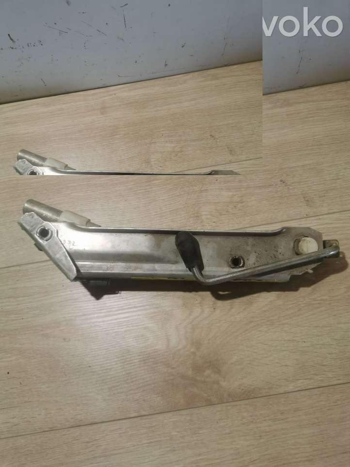 Audi A2 (1999 - 2007)  8Z0011031 Домкрат (данкрат)