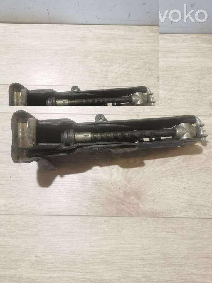 Volvo S60 (2000 - 2004)  8679369 Домкрат (данкрат)