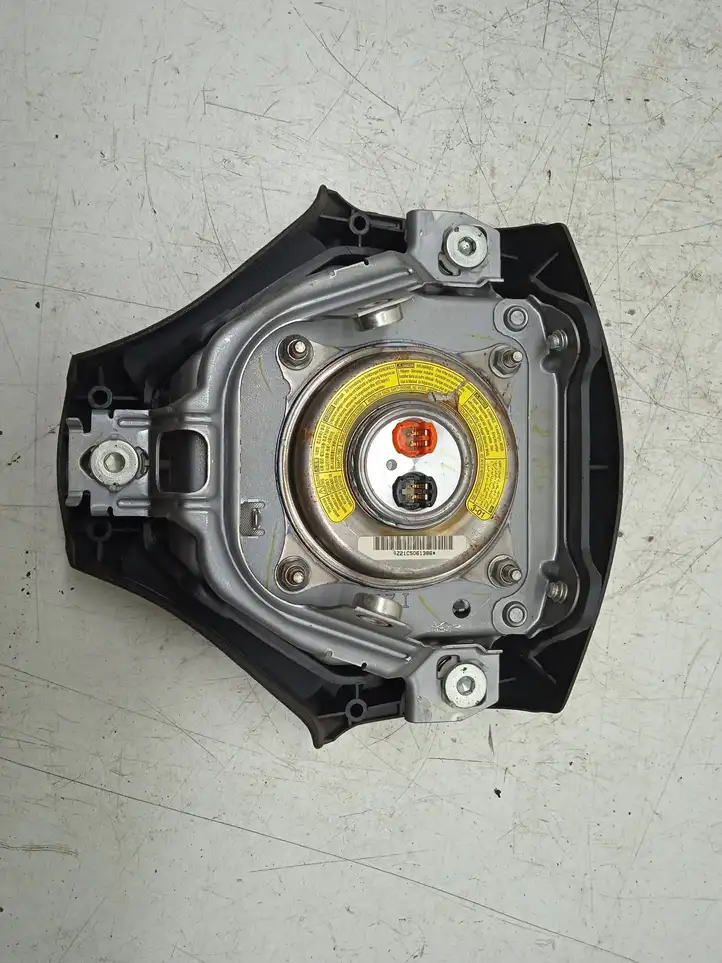 Toyota Corolla Verso AR10 (2004 - 2009) Y06736505A5A Подушка безопасности руля — фото 2