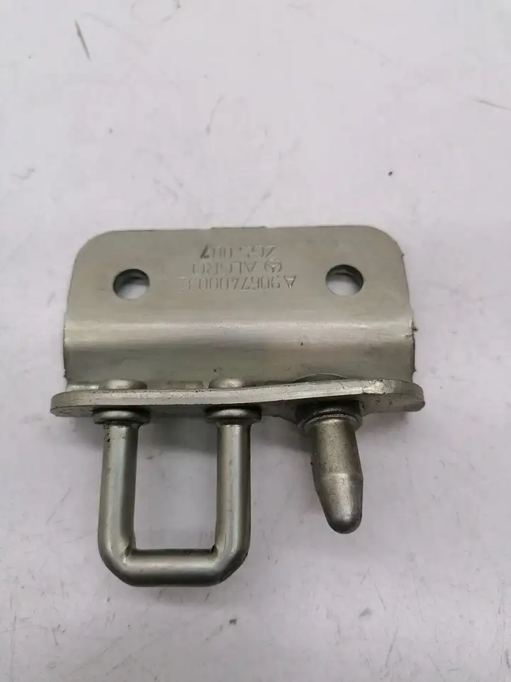 Mercedes-Benz (2008 - ) A9067400032 Петля замка задней двери — фото 2