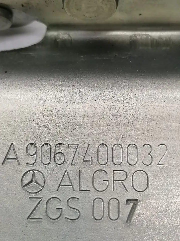 Mercedes-Benz (2008 - ) A9067400032 Петля замка задней двери — фото 3