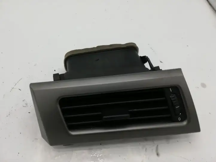 BMW 5 E60 E61 (2004 - 2010) 64226910731 Боковой воздушный дефлектор — фото 1
