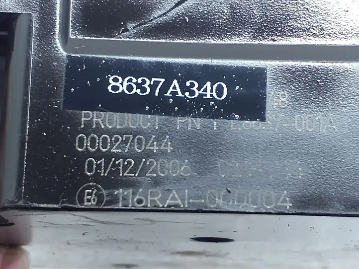 Mitsubishi Outlander (2007 - 2012) 8637A340 Блок предохранителей — фото 3
