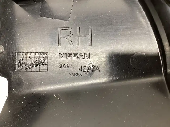 Nissan Qashqai (2013 - 2017) 80292 Накладка стекла передней двери — фото 3