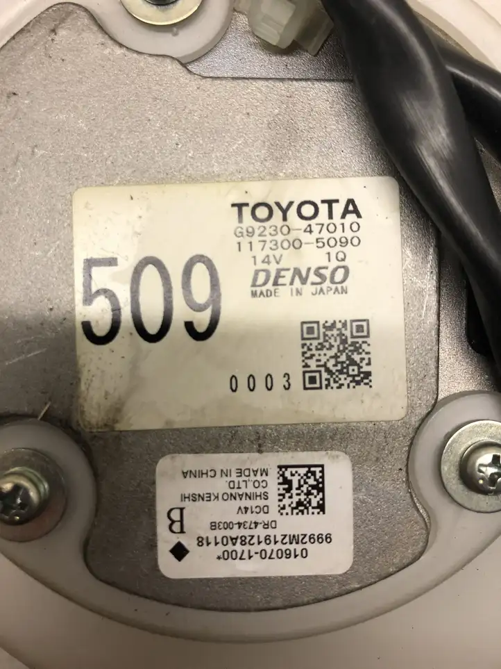 Toyota Prius (XW30) (2009 - 2015) электрический вентилятор батареи автомобиля — фото 2