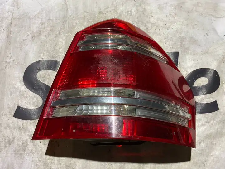 Mercedes-Benz GL X164 (2006 - 2012) 225209r Центральный воздушный дефлектор — фото 1