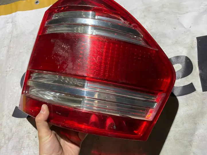 Mercedes-Benz GL X164 (2006 - 2012) 225209r Центральный воздушный дефлектор — фото 8