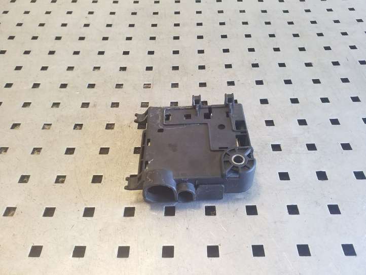 Audi Q5 (2008 - 2012)  8K0937517A Узел подключения плюсовых проводов