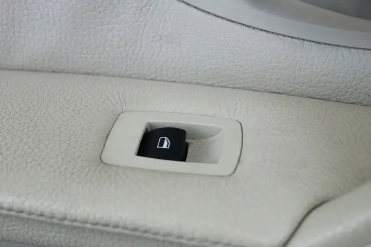 BMW 5 E60 E61 (2004 - 2010) Обшивка передней двери — фото 2